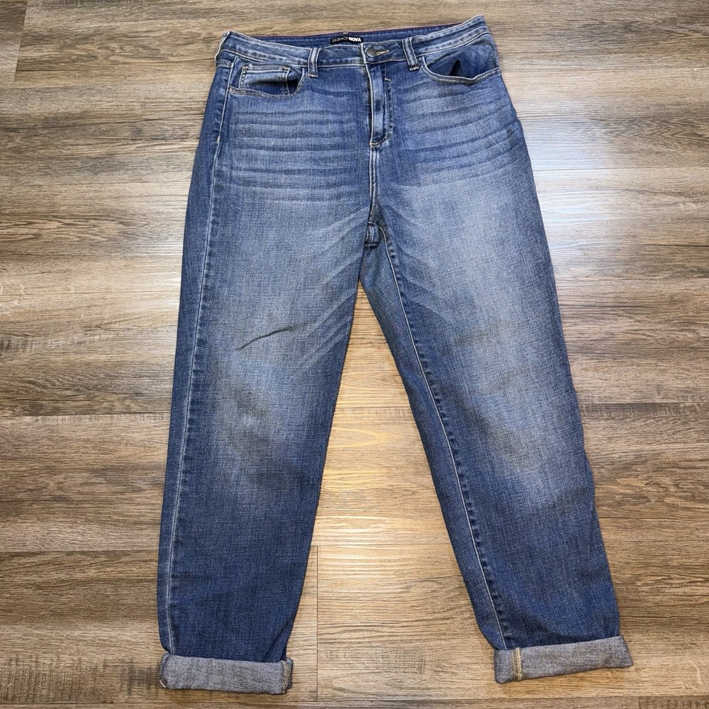 Fashion Nova Blue Faded Wash Straight-Leg Cut Jeans Juniors 13 5-Pocket Design